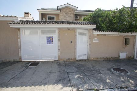 Casa de condomínio à venda com 370m², 6 quartos e 2 vagasFachada da Casa
