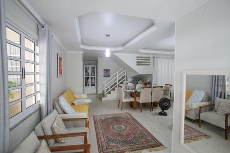 Casa de condomínio à venda com 370m², 6 quartos e 2 vagasSala