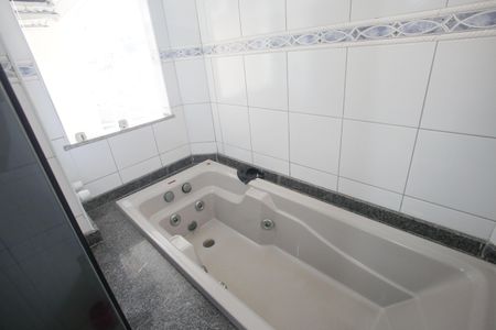 Casa de condomínio à venda com 370m², 6 quartos e 2 vagasBanheiro da Suíte 6