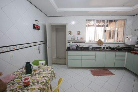 Casa de condomínio à venda com 370m², 6 quartos e 2 vagasCozinha