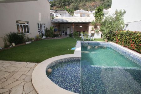 Casa de condomínio à venda com 370m², 6 quartos e 2 vagasPiscina