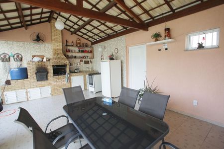 Casa de condomínio à venda com 370m², 6 quartos e 2 vagasChurrasqueira