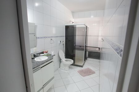 Casa de condomínio à venda com 370m², 6 quartos e 2 vagasBanheiro da Suíte 6