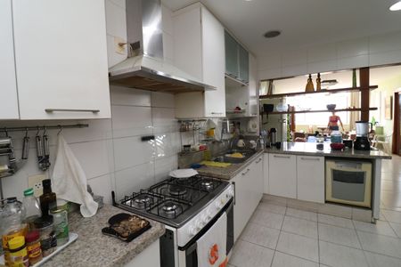 Casa à venda com 333m², 5 quartos e 4 vagasCozinha