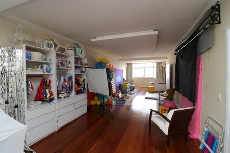 Casa à venda com 333m², 5 quartos e 4 vagasSala 1