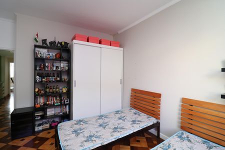 Casa à venda com 333m², 5 quartos e 4 vagasQuarto 2