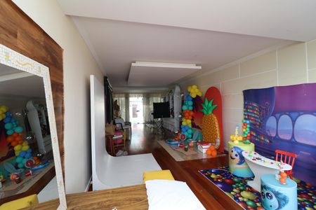 Casa à venda com 333m², 5 quartos e 4 vagasSala 1