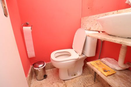 Casa à venda com 333m², 5 quartos e 4 vagasBanheiro de serviço 2