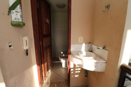 Casa à venda com 333m², 5 quartos e 4 vagasBanheiro da Piscina