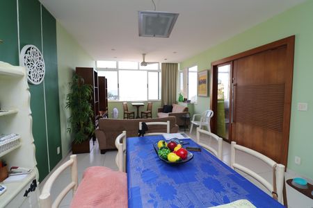 Casa à venda com 333m², 5 quartos e 4 vagasSala 2