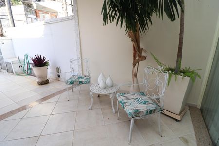 Casa à venda com 333m², 5 quartos e 4 vagasVaranda