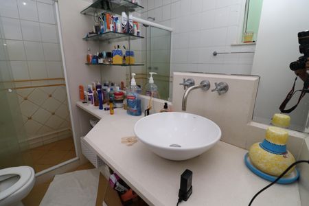 Casa à venda com 333m², 5 quartos e 4 vagasBanheiro Social