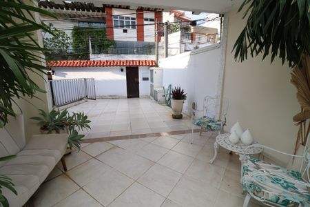 Casa à venda com 333m², 5 quartos e 4 vagasVaranda