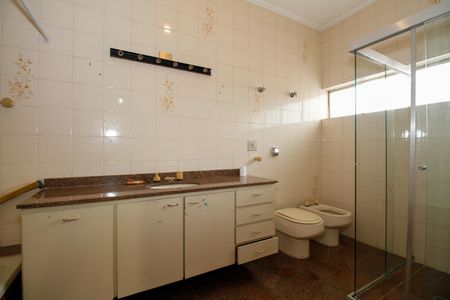 Casa à venda com 400m², 5 quartos e 2 vagas Casa à venda com 400m², 5 quartos e 2 vagasBanheiro da Suíte