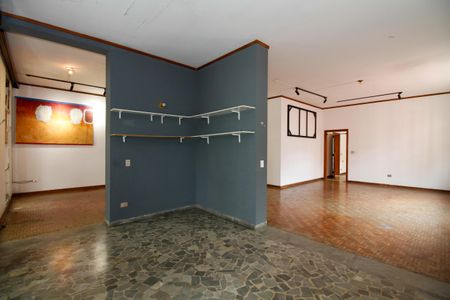 Casa à venda com 400m², 5 quartos e 2 vagas Casa à venda com 400m², 5 quartos e 2 vagasSala de Estar