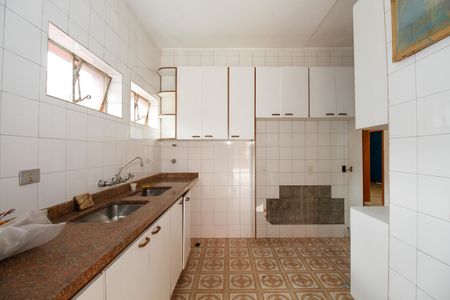 Casa à venda com 400m², 5 quartos e 2 vagas Casa à venda com 400m², 5 quartos e 2 vagasCozinha