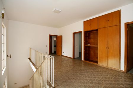 Casa à venda com 400m², 5 quartos e 2 vagas Casa à venda com 400m², 5 quartos e 2 vagasHall dos Quartos