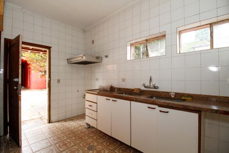 Casa à venda com 400m², 5 quartos e 2 vagas Casa à venda com 400m², 5 quartos e 2 vagasCozinha