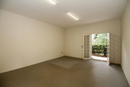 Casa à venda com 400m², 5 quartos e 2 vagas Casa à venda com 400m², 5 quartos e 2 vagasSuíte