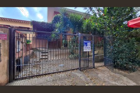 Casa à venda com 400m², 5 quartos e 2 vagas Casa à venda com 400m², 5 quartos e 2 vagasFachada da Casa