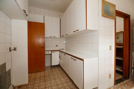 Casa à venda com 400m², 5 quartos e 2 vagas Casa à venda com 400m², 5 quartos e 2 vagasCozinha