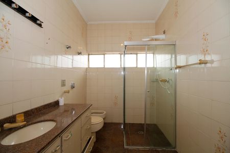 Casa à venda com 400m², 5 quartos e 2 vagas Casa à venda com 400m², 5 quartos e 2 vagasBanheiro da Suíte