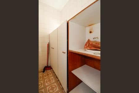 Casa à venda com 400m², 5 quartos e 2 vagas Casa à venda com 400m², 5 quartos e 2 vagasDespensa