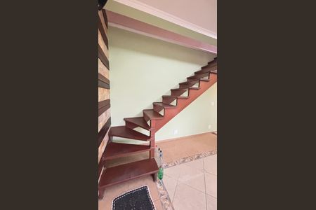 Casa à venda com 160m², 2 quartos e 1 vagaEscada