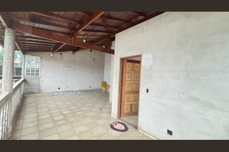 Casa à venda com 160m², 2 quartos e 1 vagaCobertura