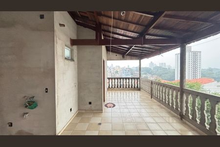 Casa à venda com 160m², 2 quartos e 1 vagaCobertura