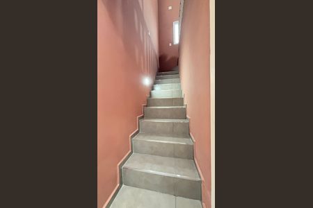 Casa à venda com 160m², 2 quartos e 1 vagaEscada