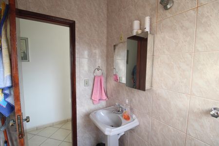 Casa à venda com 257m², 3 quartos e 2 vagasBanheiro 2