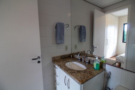 Apartamento à venda com 82m², 3 quartos e 2 vagas Apartamento à venda com 82m², 3 quartos e 2 vagasBanheiro da Suíte