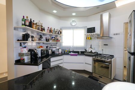 Casa à venda com 300m², 3 quartos e 4 vagas Casa à venda com 300m², 3 quartos e 4 vagasCozinha