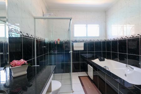 Casa à venda com 300m², 3 quartos e 4 vagas Casa à venda com 300m², 3 quartos e 4 vagasBanheiro da Suíte 2