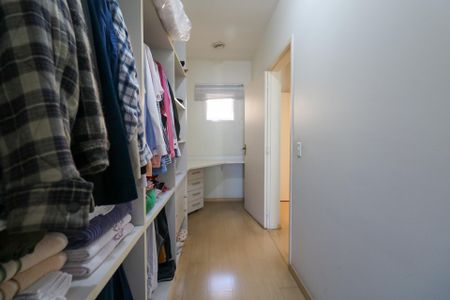 Casa à venda com 300m², 3 quartos e 4 vagas Casa à venda com 300m², 3 quartos e 4 vagascloset suíte