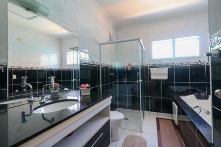 Casa à venda com 300m², 3 quartos e 4 vagas Casa à venda com 300m², 3 quartos e 4 vagasBanheiro da Suíte 2