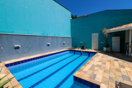 Casa à venda com 300m², 3 quartos e 4 vagas Casa à venda com 300m², 3 quartos e 4 vagasPiscina