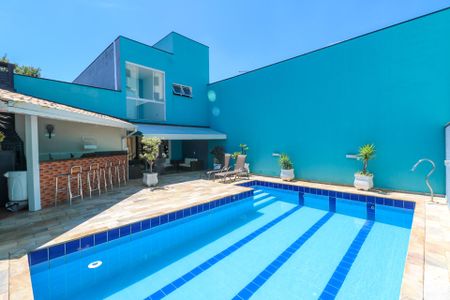 Casa à venda com 300m², 3 quartos e 4 vagas Casa à venda com 300m², 3 quartos e 4 vagasPiscina