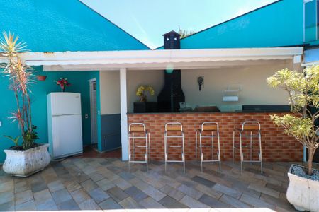 Casa à venda com 300m², 3 quartos e 4 vagas Casa à venda com 300m², 3 quartos e 4 vagasChurrasqueira