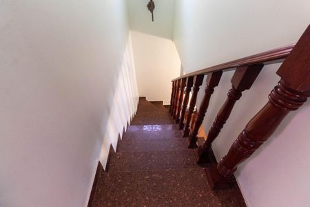 Casa à venda com 190m², 3 quartos e 2 vagasEscada