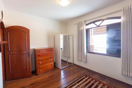 Casa à venda com 190m², 3 quartos e 2 vagasQuarto 1