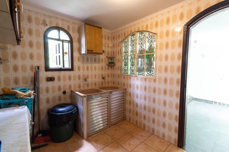 Casa à venda com 190m², 3 quartos e 2 vagasLavanderia