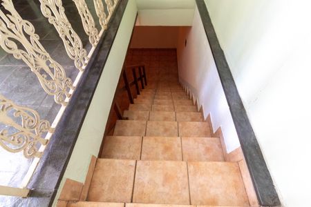 Casa à venda com 190m², 3 quartos e 2 vagasEscada