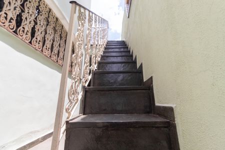 Casa à venda com 190m², 3 quartos e 2 vagasEscada