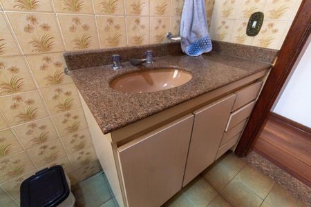 Casa à venda com 190m², 3 quartos e 2 vagasBanheiro 2