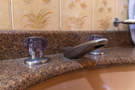 Casa à venda com 190m², 3 quartos e 2 vagasBanheiro - torneira