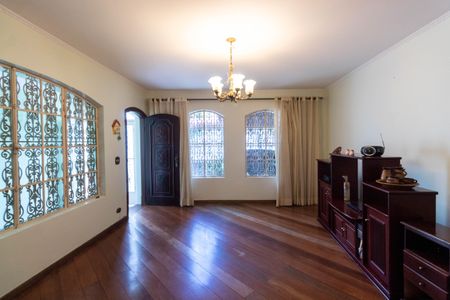 Casa à venda com 190m², 3 quartos e 2 vagasSala