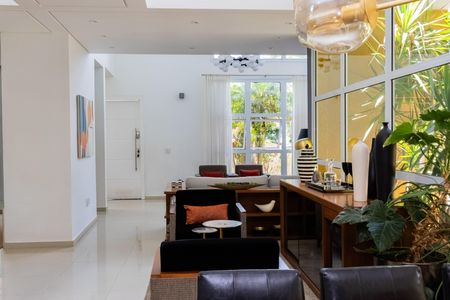 Casa de condomínio para alugar com 350m², 4 quartos e 4 vagasSala