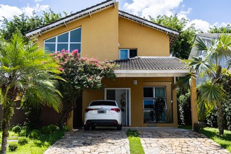 Casa de condomínio para alugar com 350m², 4 quartos e 4 vagasFachada